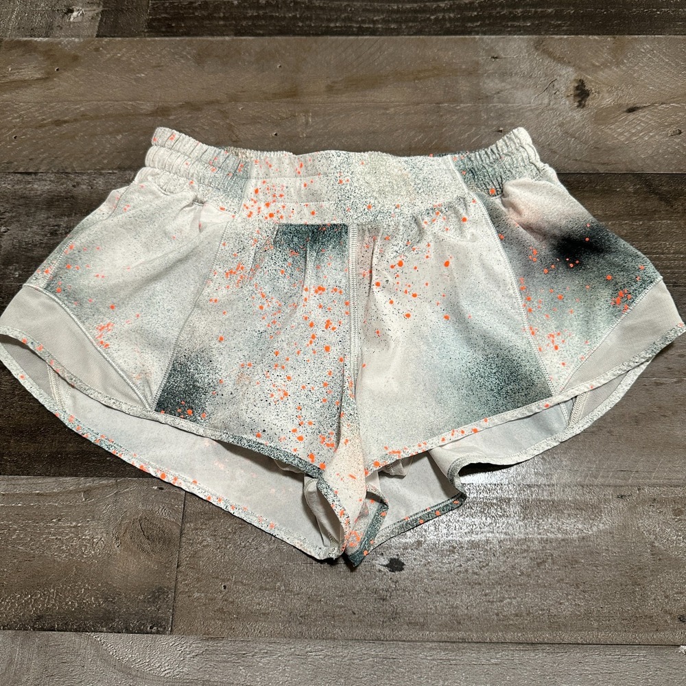 Lululemon Hotty Hot LR Short Size 6 *Reflective Paint Splatter Pattern